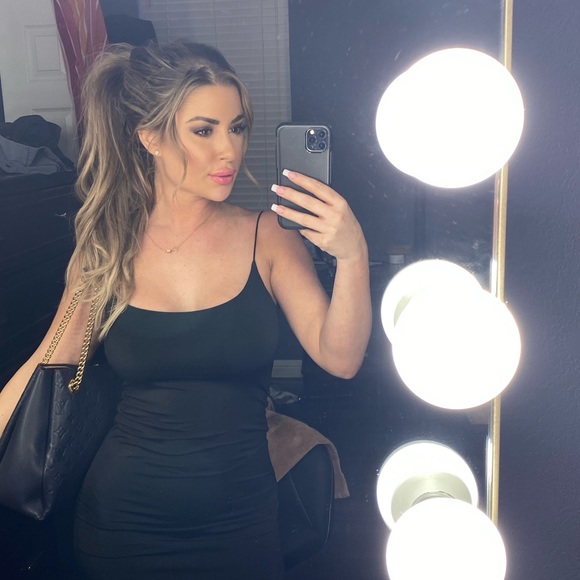 I’m Mo :) -Expect a little bit of everything here. FashionBeautyHomeFitnessDecor - Picture 5 of 16